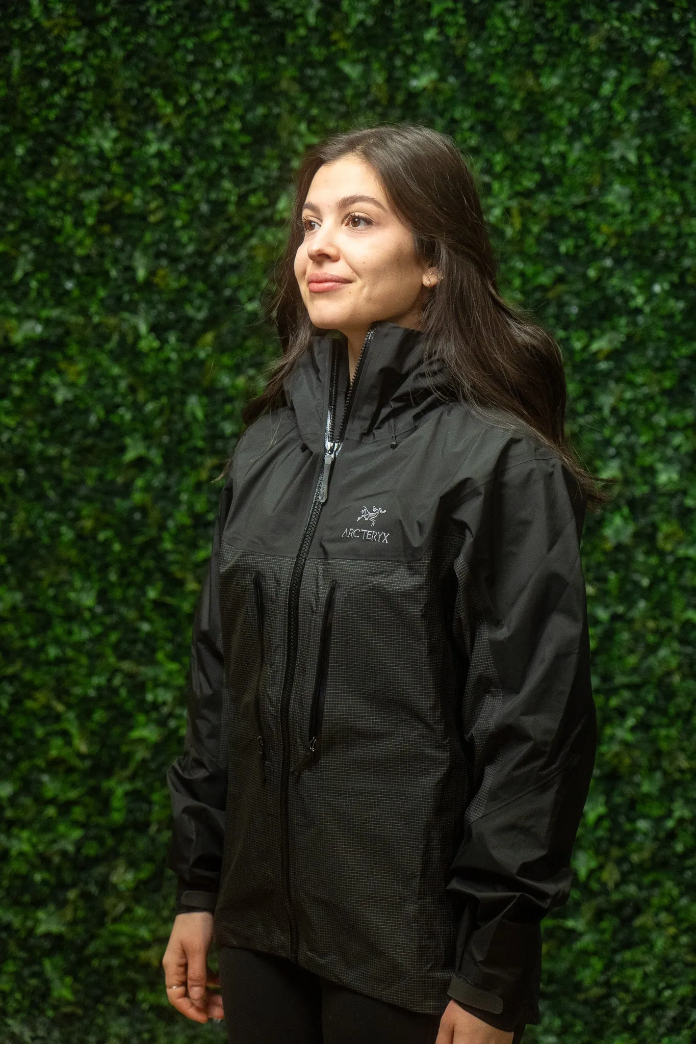 Arcteryx Alpha Jacket - Women's | Versatile, Lightweight Waterproof Jacket for Extreme Alpine Conditions