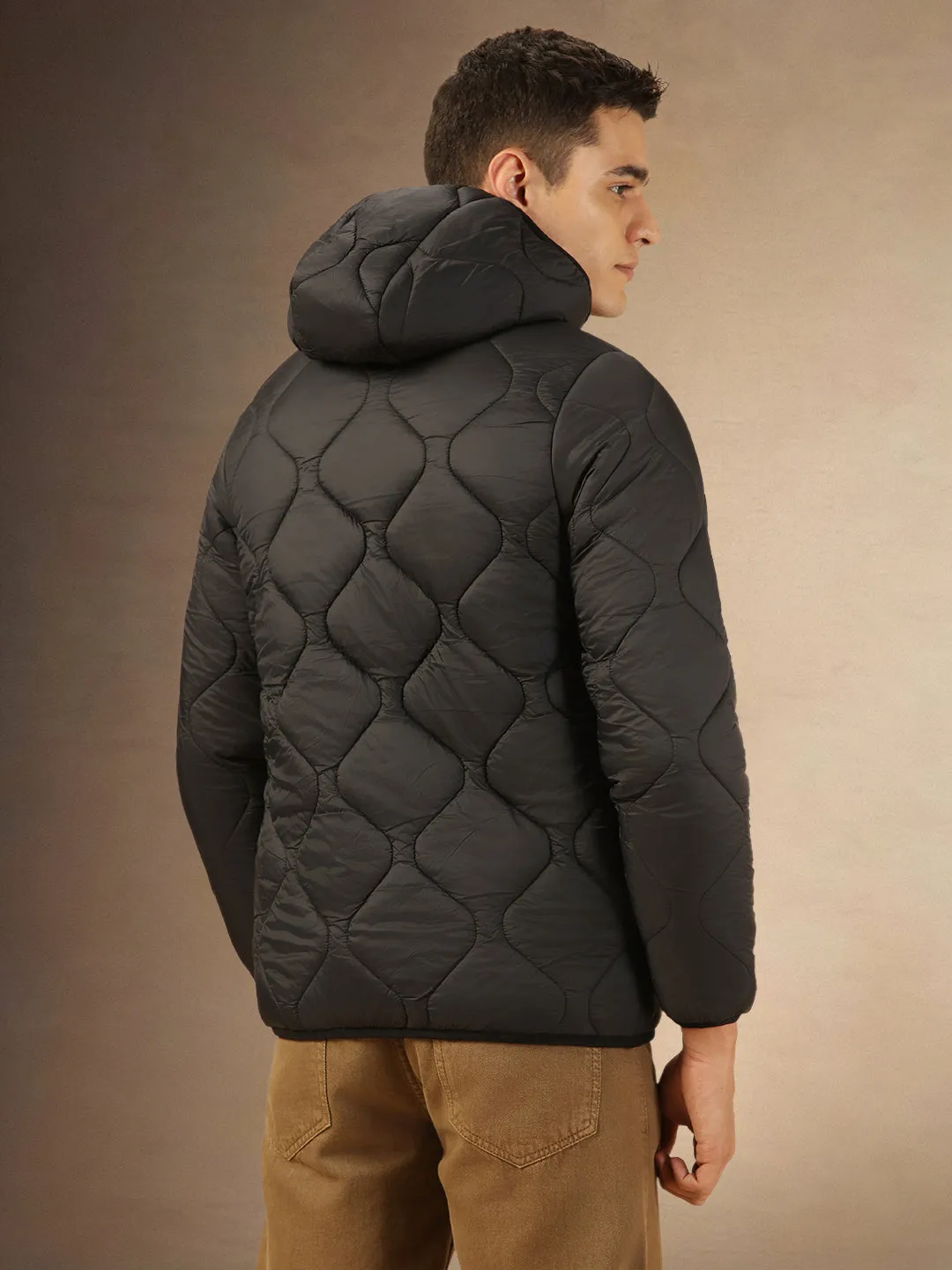 Men's Black Solid Quilted Full Sleeves Hooded Puffer Jacket